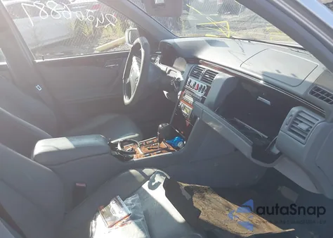 2001 Mercedes-Benz E 320 from USA, damaged, VIN WDBJF65J61B254047